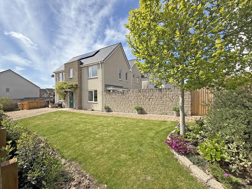 Property photo 1 of 24 Grassendale Avenue 10 - Front.Jpg