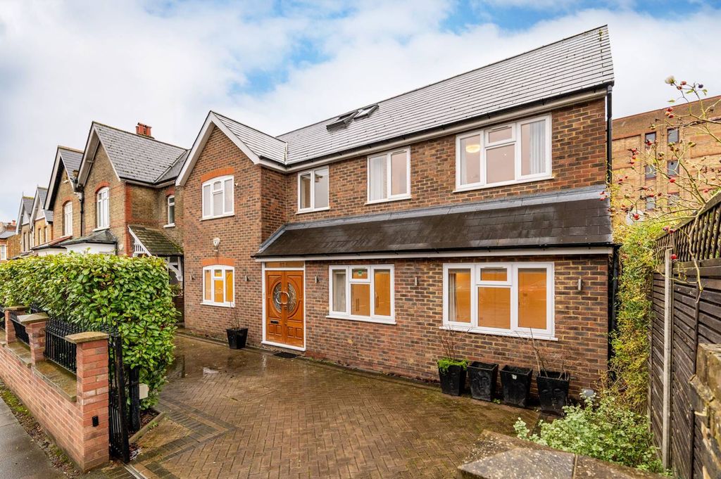 Property photo 2 of 16