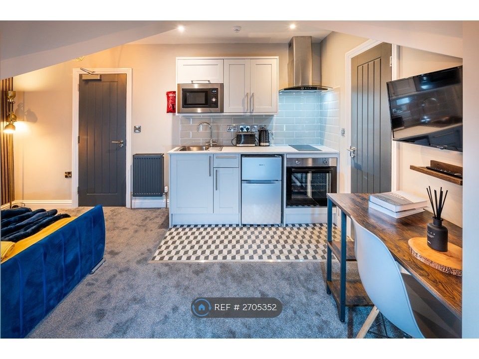 Property photo 3 of 18 Studio Kitchen