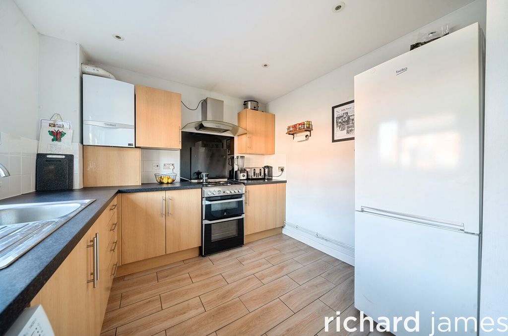 Property photo 2 of 18 E097d42282c845E68B967B3Bb3Fba751