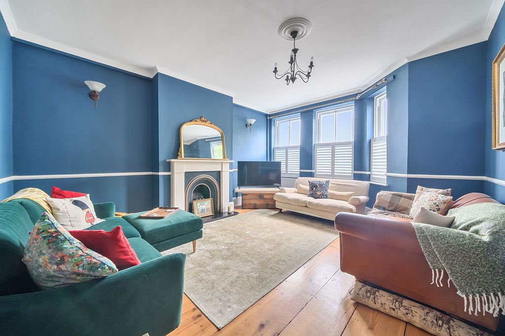 Property photo 2 of 17