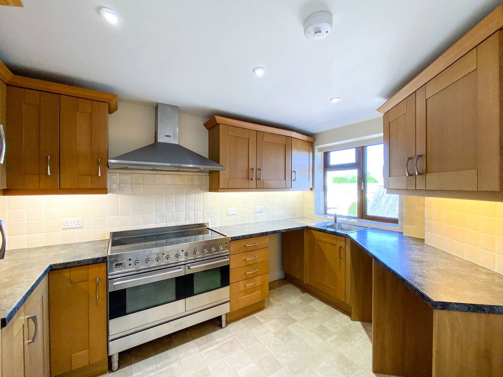 Property photo 3 of 13 Kitchen