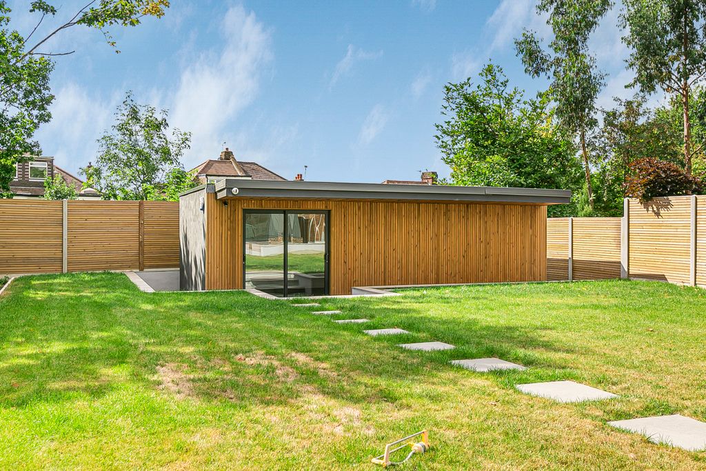 Property photo 3 of 28