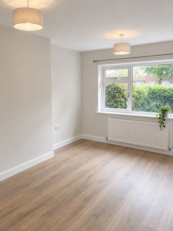 Property photo 2 of 7 Greenford Living