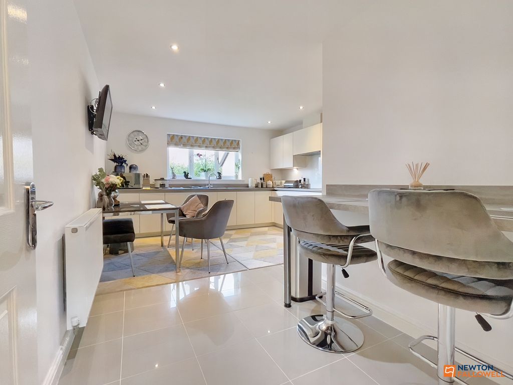 Property photo 2 of 28