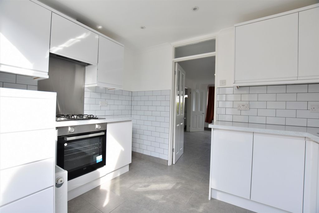 Property photo 3 of 7 Kitchen