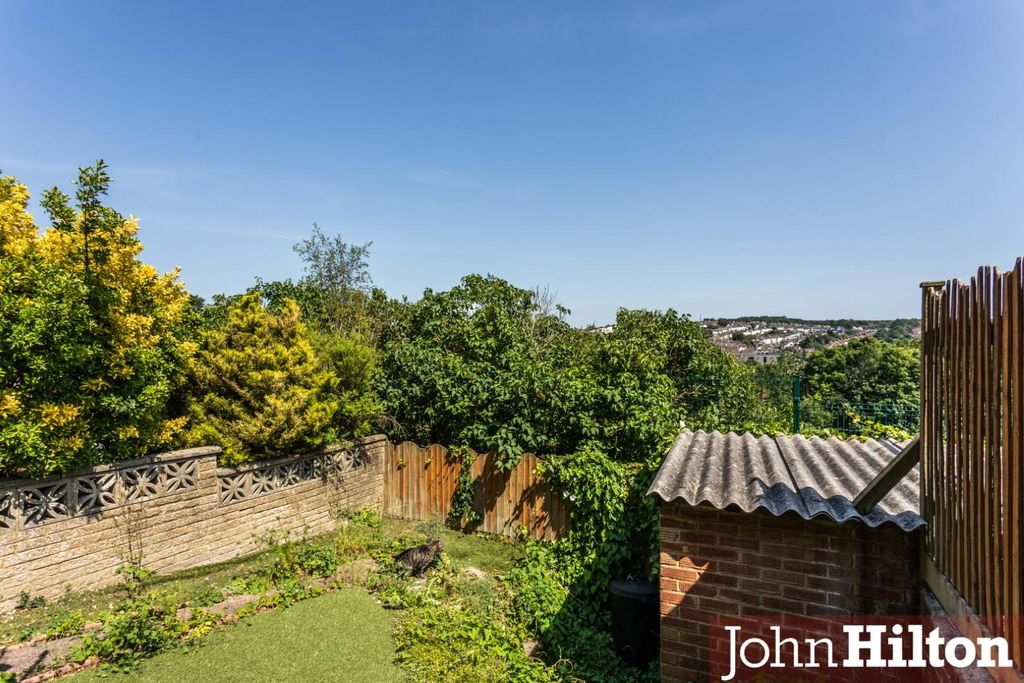 Property photo 2 of 16 Thompson Road -10.Jpg