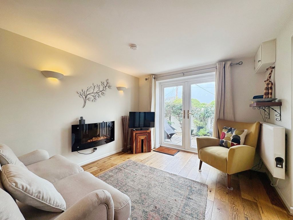 Property photo 2 of 13 5566082