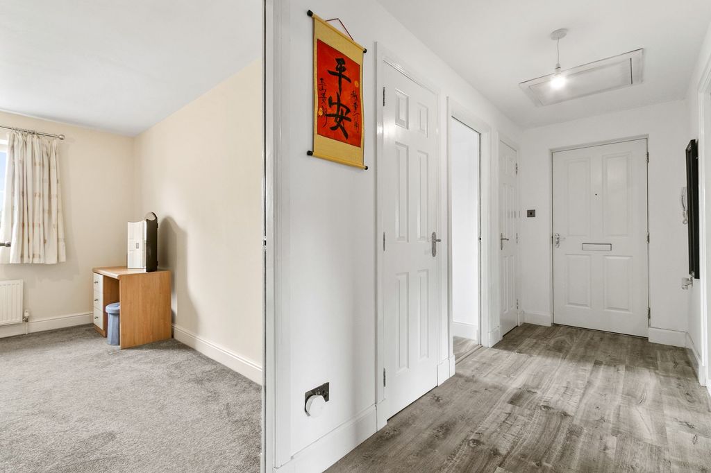 Property photo 3 of 17 Hallway