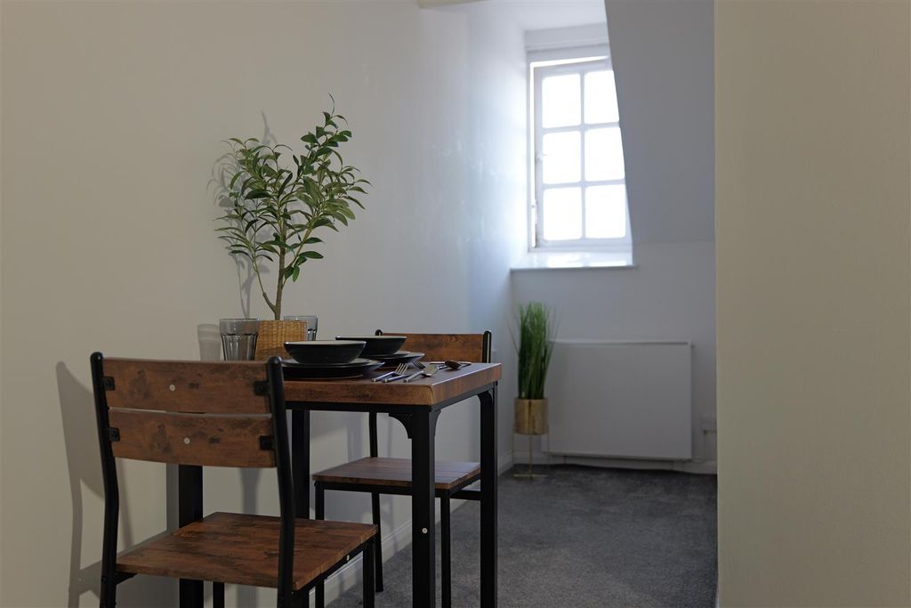 Property photo 3 of 6 Dining Table