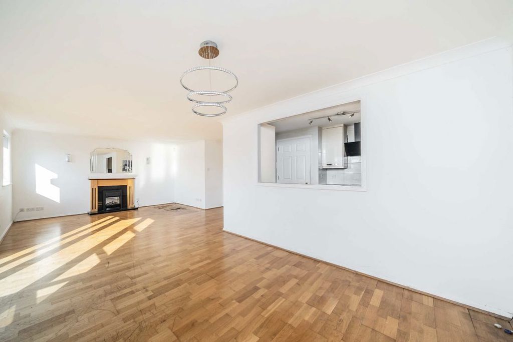 Property photo 3 of 9