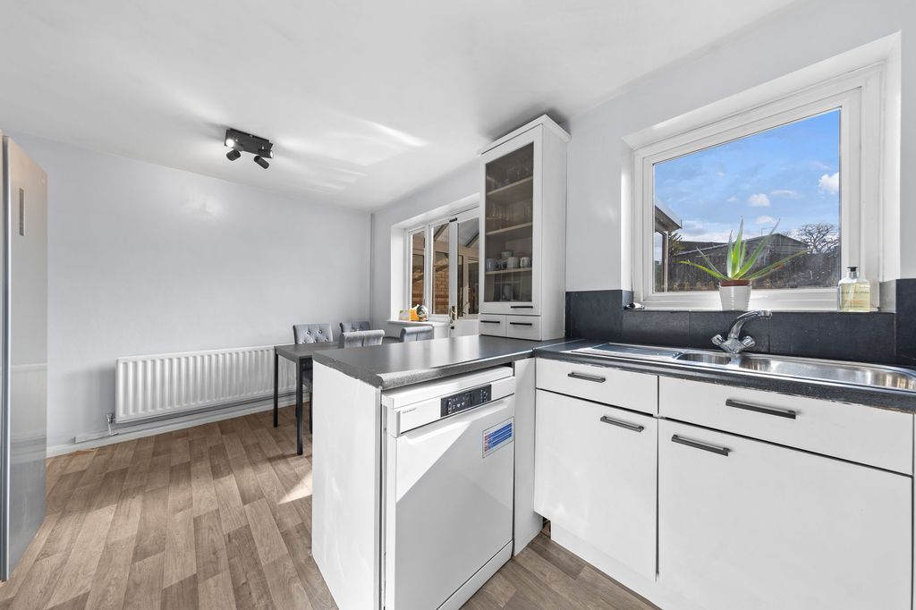 Property photo 2 of 29