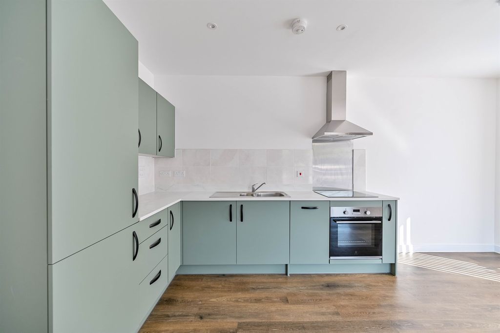 Property photo 2 of 11 Kitchen