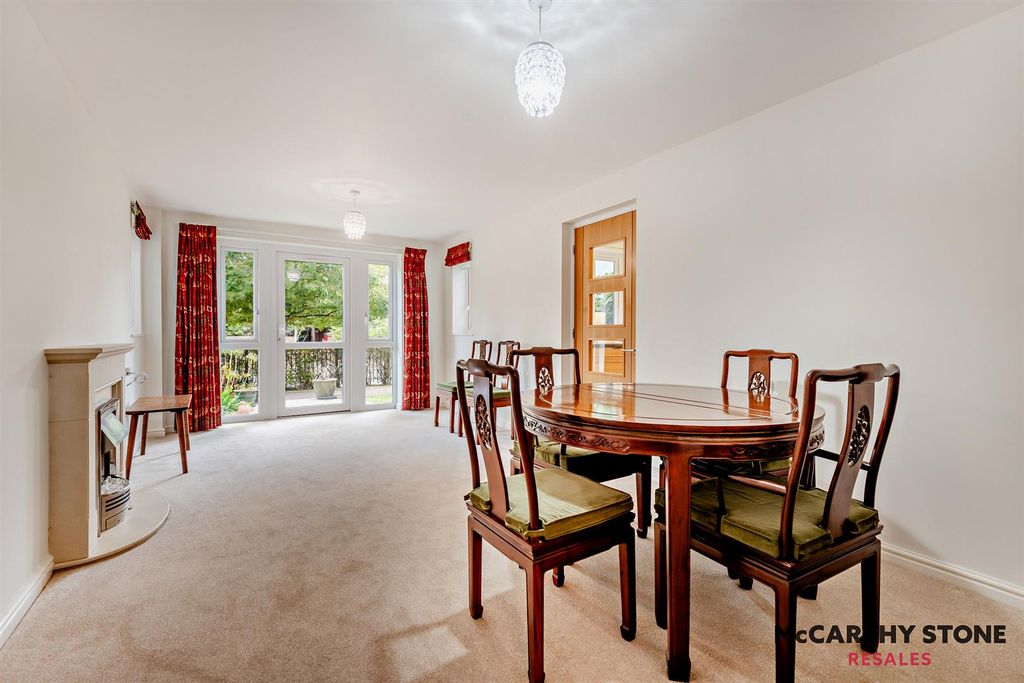 Property photo 3 of 34 8617104-Interior09-800.Jpg