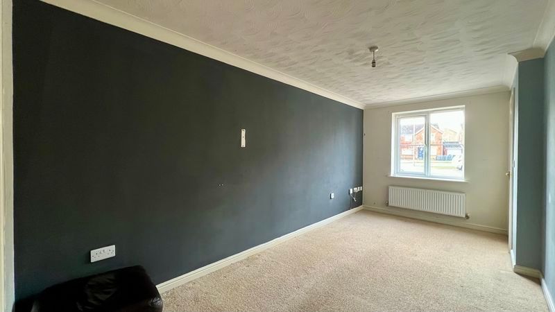 Property photo 3 of 12 Photo 6