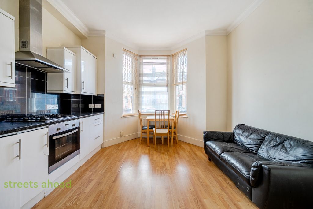 Property photo 2 of 10 5F3006B9-d17F-4cc...