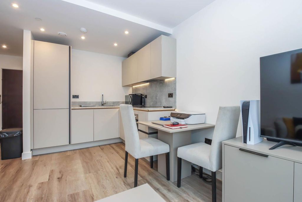 Property photo 3 of 24 Kitchen