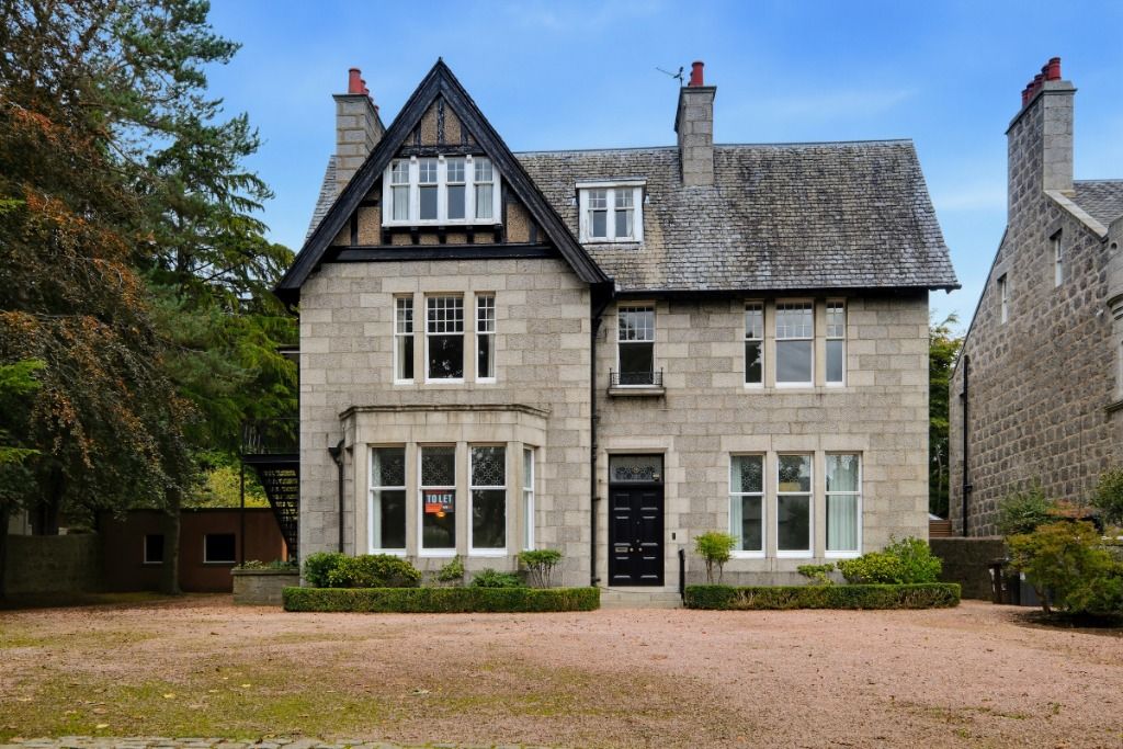 Property photo 2 of 50