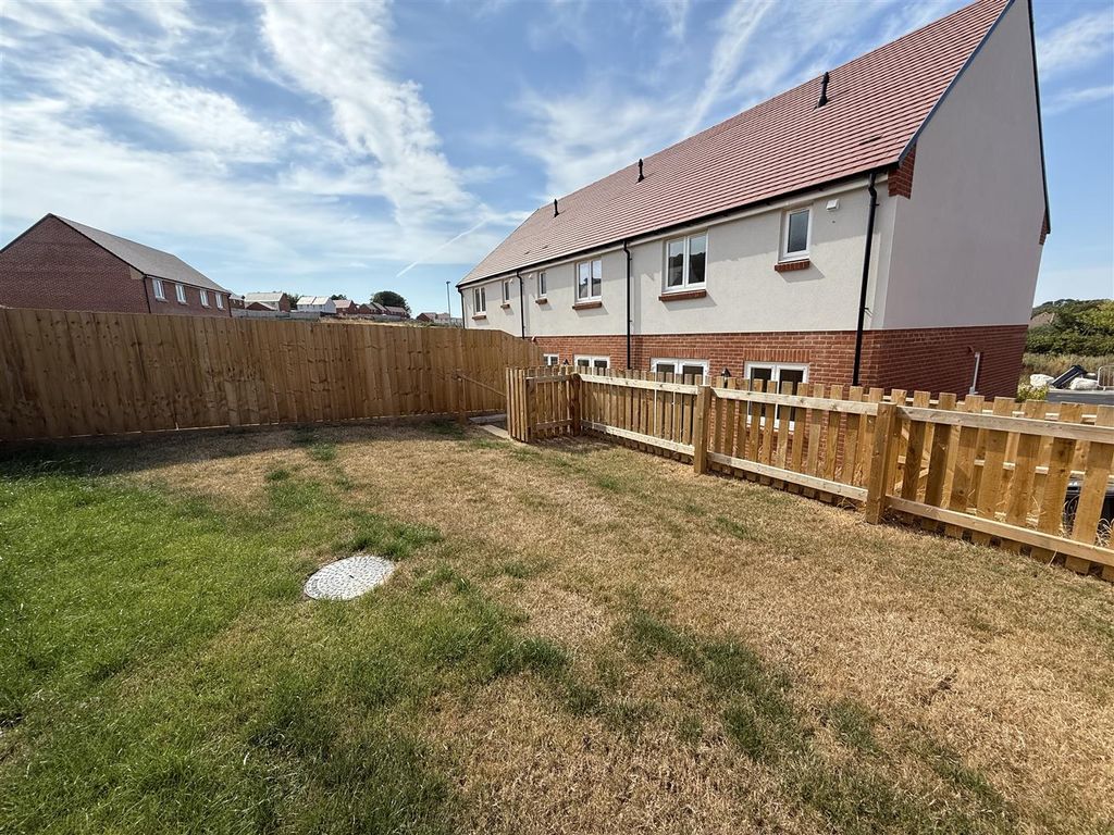 Property photo 3 of 14 Plot 449 Garden.Jpeg