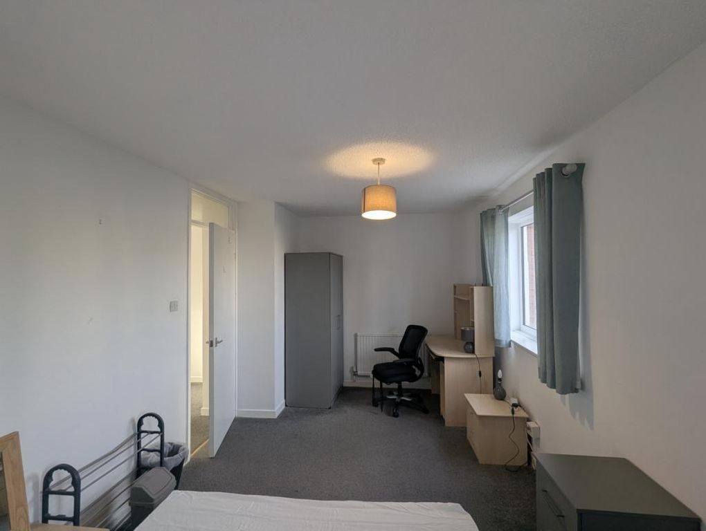 Property photo 3 of 16 Entrance Porch