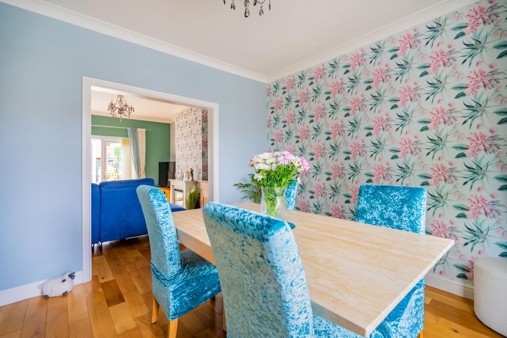 Property photo 2 of 17 Dining Room