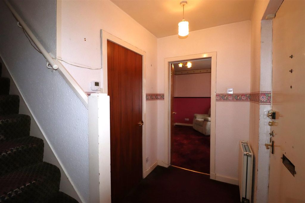 Property photo 2 of 28 Ent Hall (2).Jpg