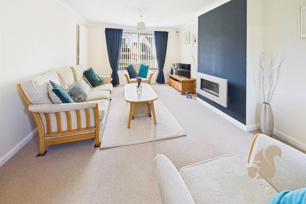 Property photo 2 of 22 Lounge