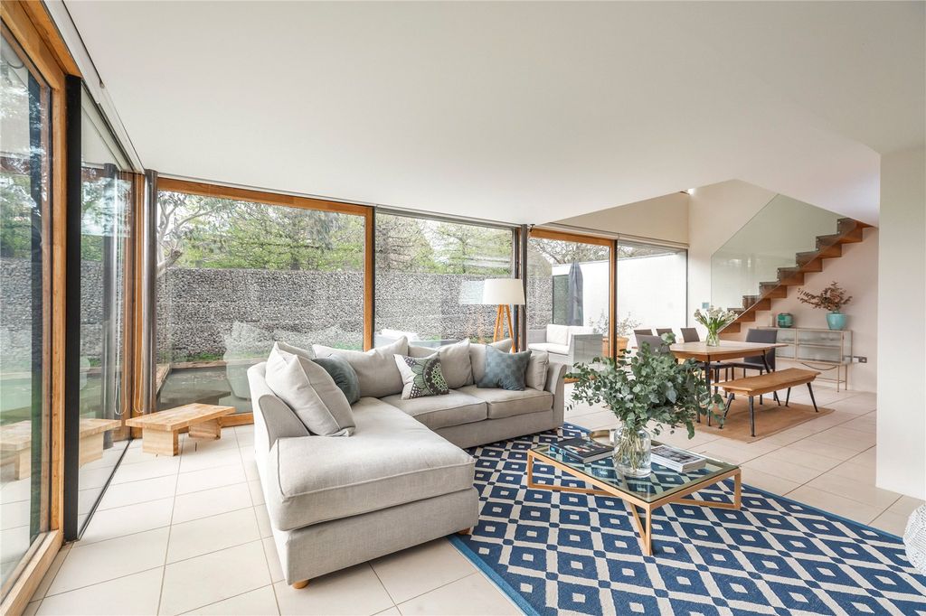 Property photo 2 of 21 Living/Dining