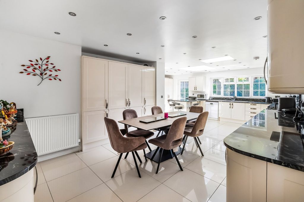 Property photo 2 of 18 Dining Area