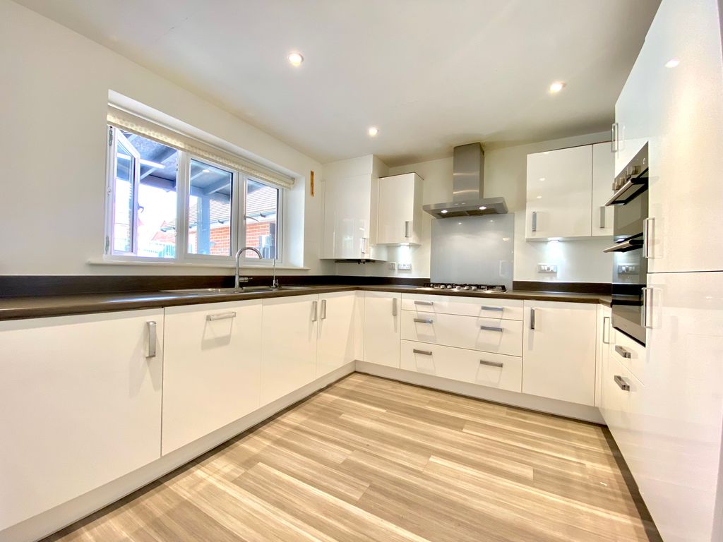 Property photo 2 of 16 Kitchen