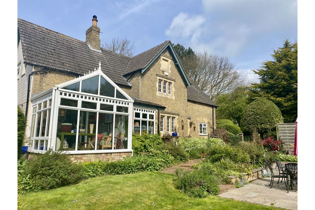 Property photo 2 of 42