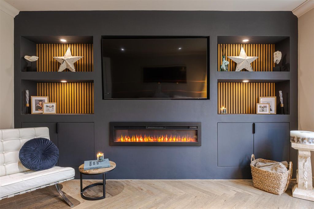 Property photo 2 of 18 Lounge