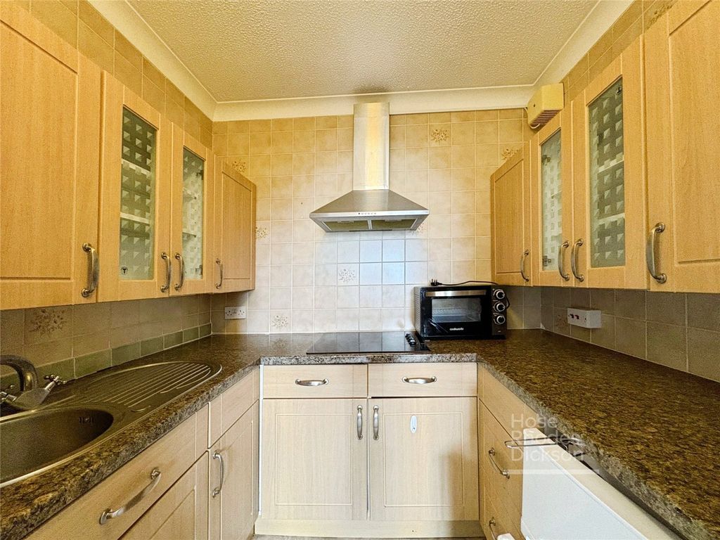 Property photo 3 of 11 Kitchen