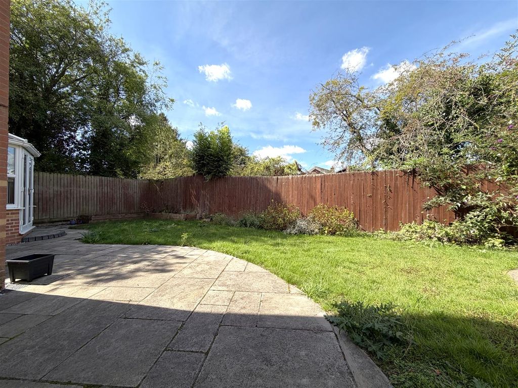 Property photo 3 of 20 Lovely Enclosed Garden 686