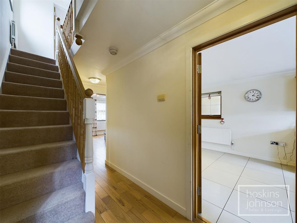 Property photo 2 of 27 Entrance Hall