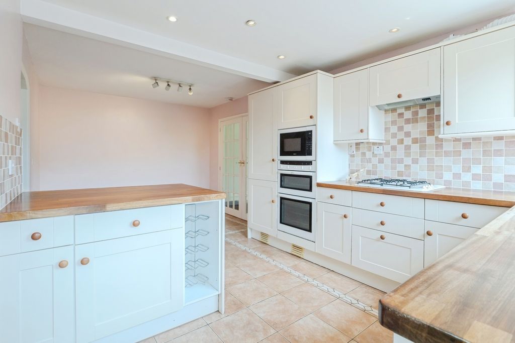 Property photo 2 of 16 Photo