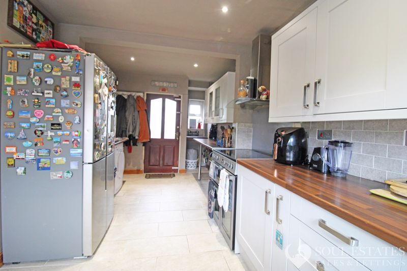 Property photo 3 of 17 Kitchen