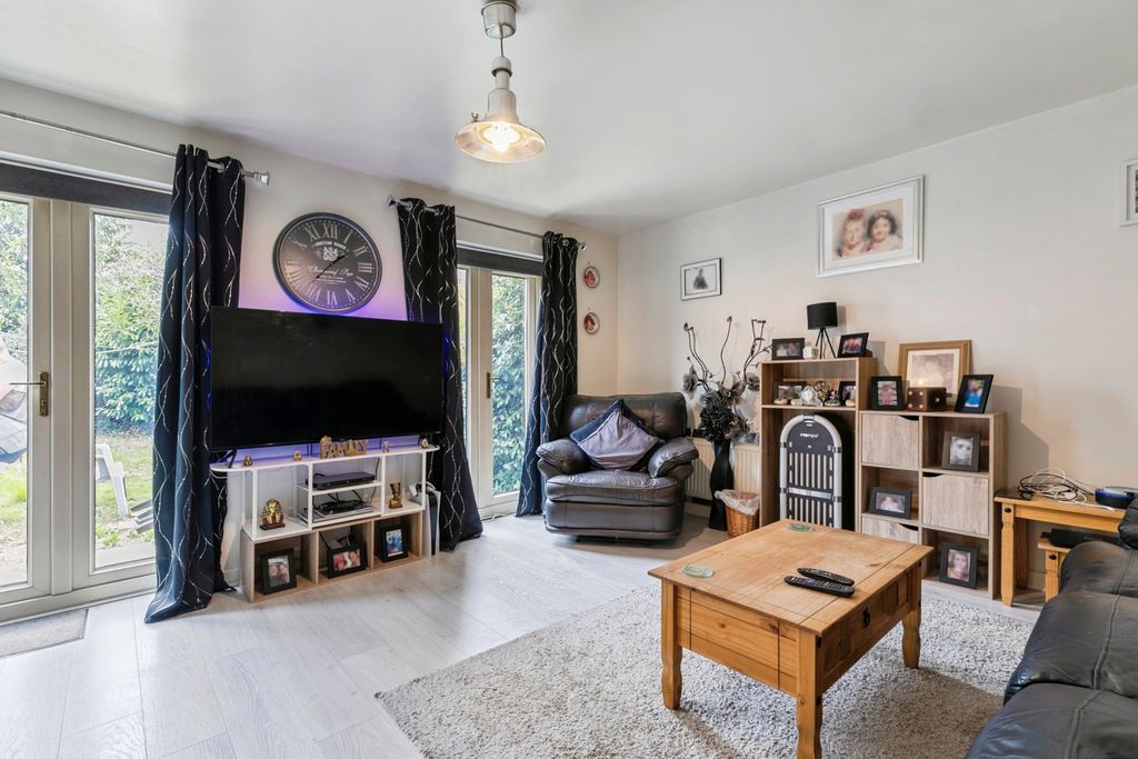Property photo 2 of 17 Pbox-Img.Jpg