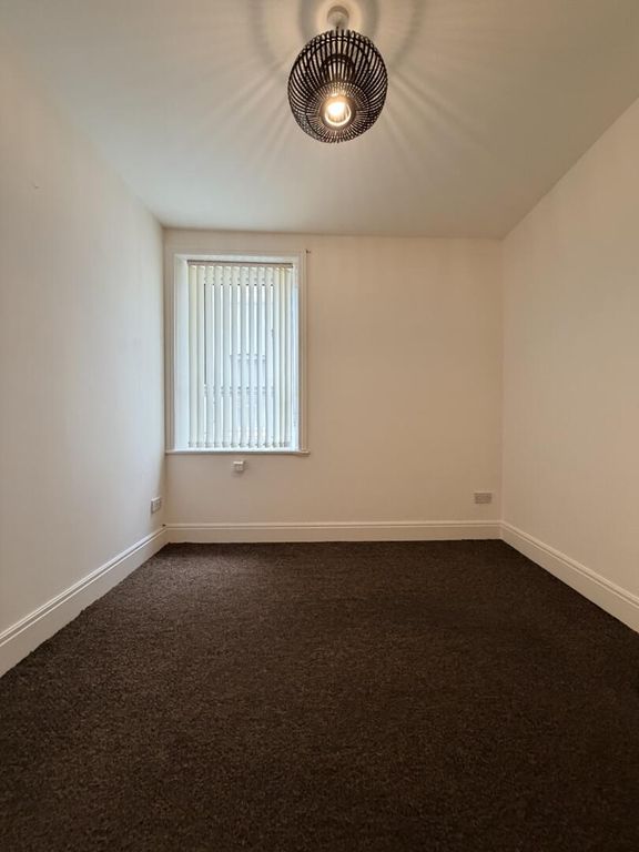 Property photo 2 of 10 Bedroom