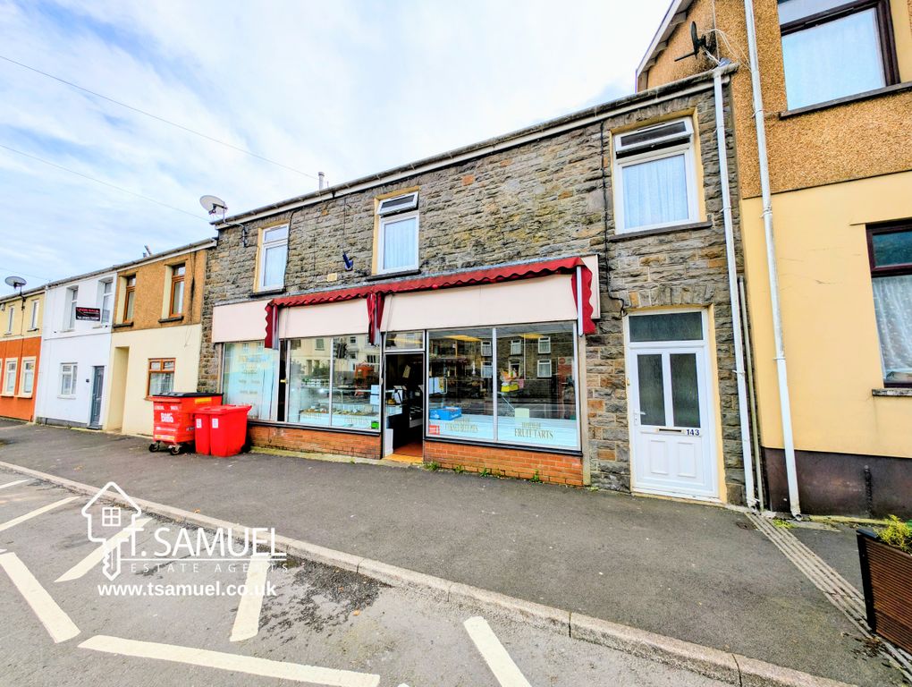 Property photo 1 of 22 Front Of Building