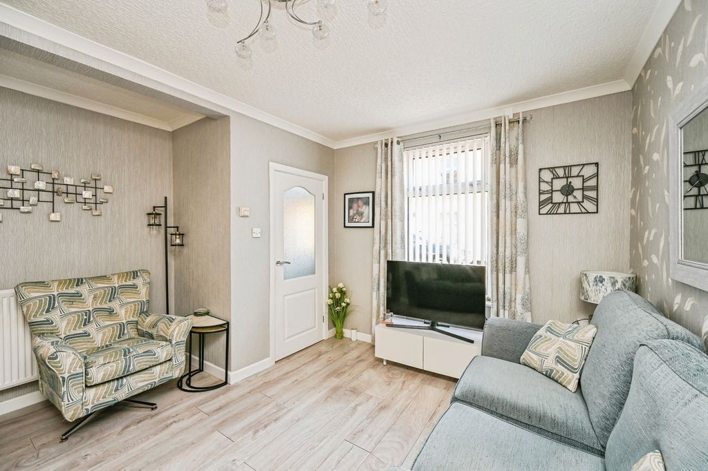 Property photo 3 of 17 Pbox-Img.Jpg