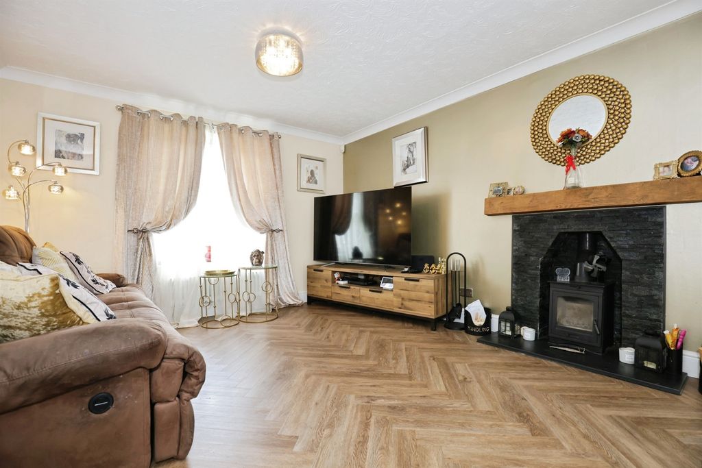 Property photo 2 of 31