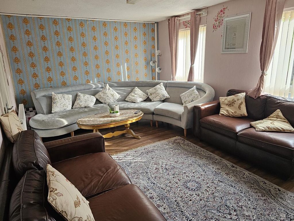 Property photo 3 of 20 Living Room