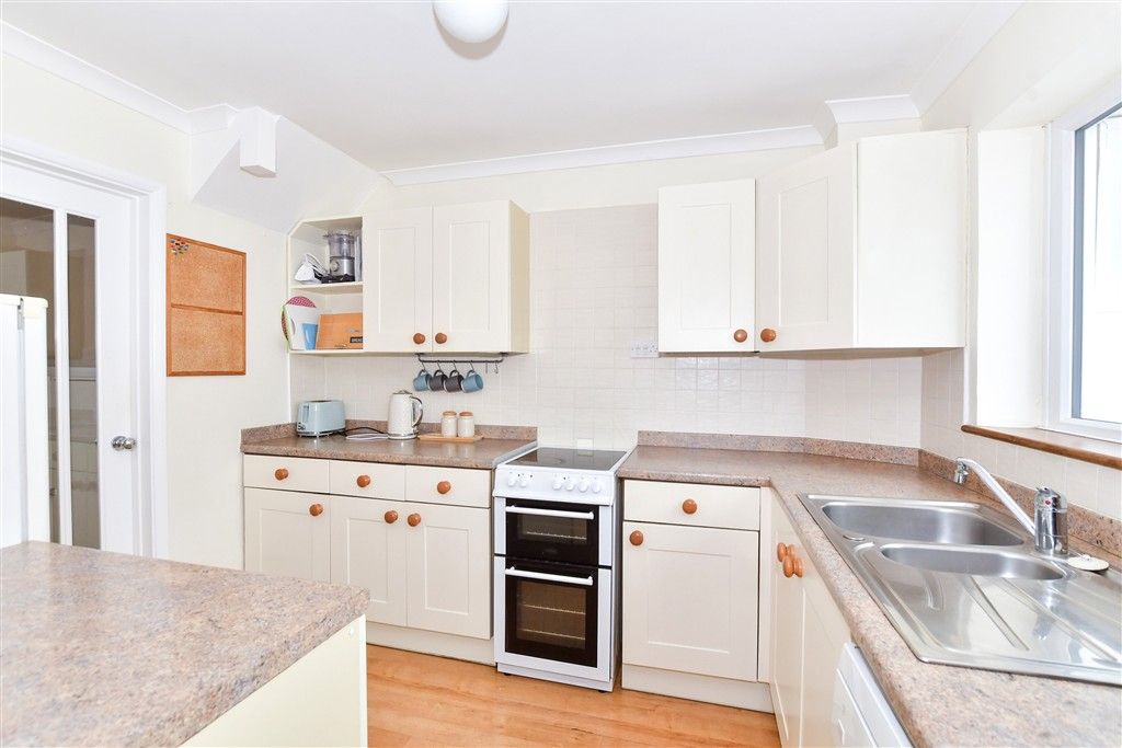 Property photo 3 of 10 Kitchen/Dining Area