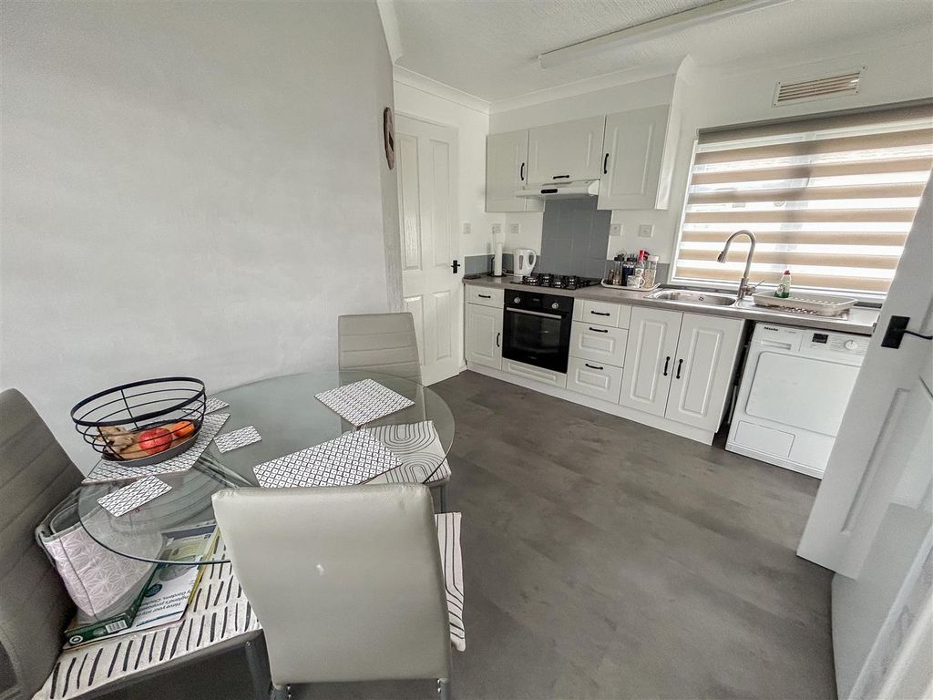 Property photo 3 of 12 Kitchen Diner