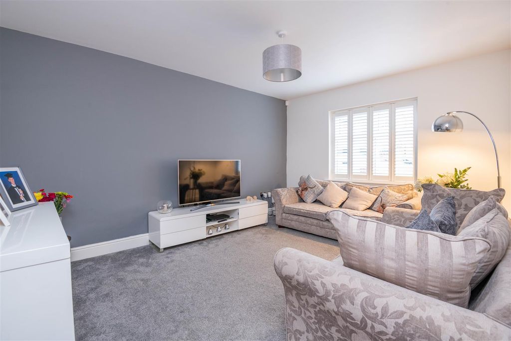 Property photo 2 of 25 Lounge