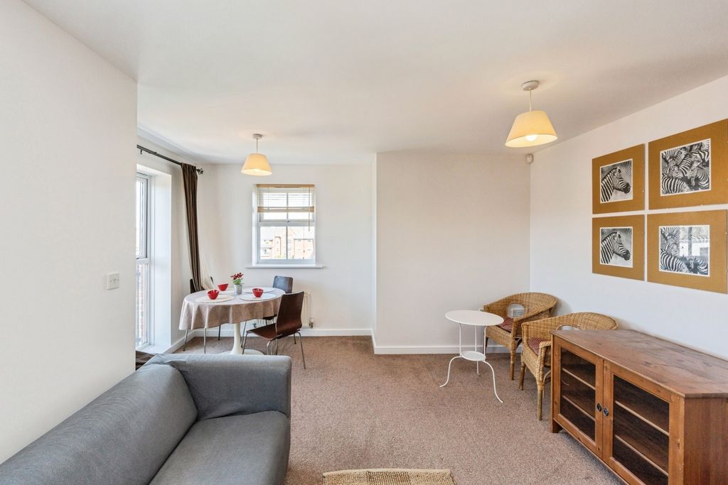 Property photo 3 of 16 Pbox-Img.Jpg