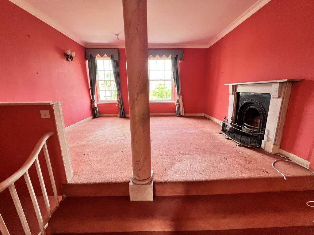 Property photo 2 of 14 Gallery
