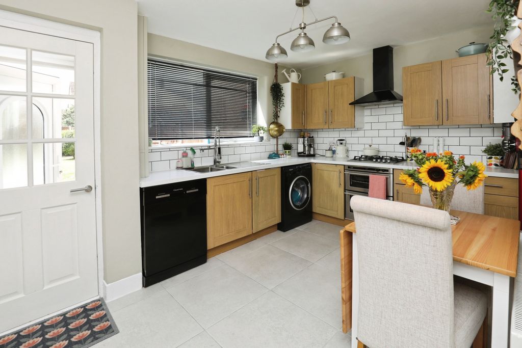 Property photo 3 of 16 Kitchen/Diner