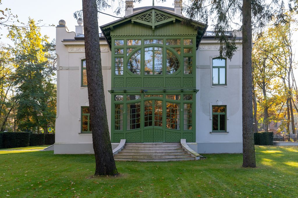 Property photo 3 of 19